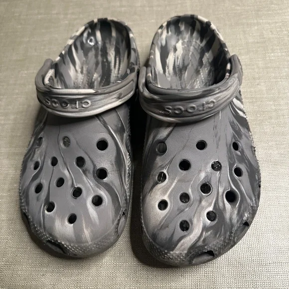 Crocs Classic Camo Grey Marble Clogs Men’s 7 / Women’s 9 - Picture 2 of 8